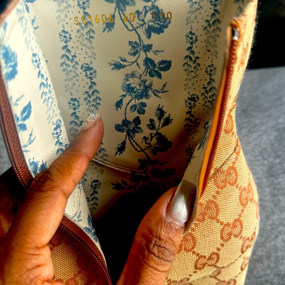 Women Gucci booties. Tan and Carmel brown.